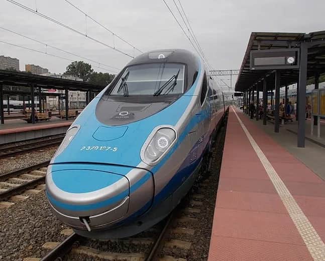 Pendolino w Polsce od kiedy? Zaskakujące fakty o jego debiucie